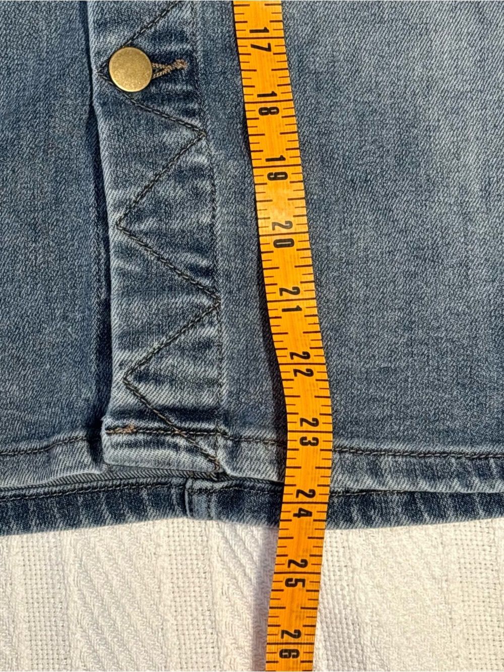 Kut from the Kloth Jean Skirt Size 8 Blue Denim Button-Front Skirt Knee-length - Picture 7 of 8